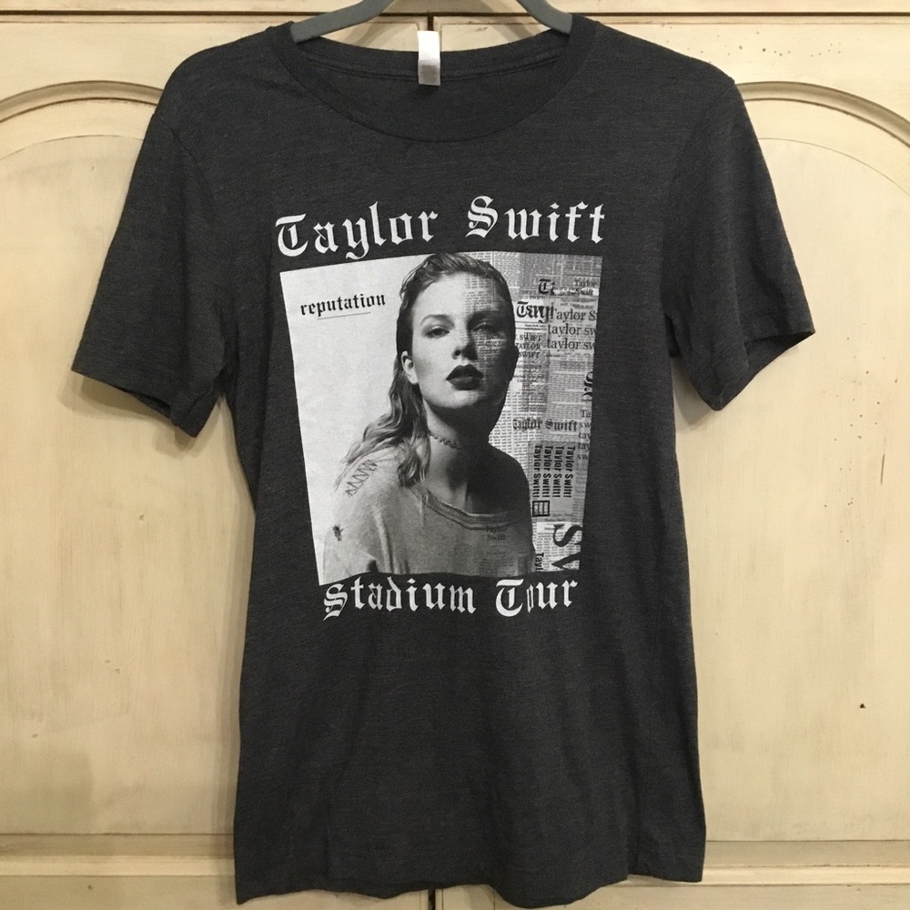 Taylor Swift Women’s Gray Stadium Tour Tee Size S EUC - Picture 2 of 8